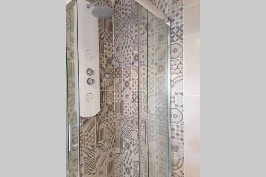 Les Etapes Chartraines Parking Wifi Jaccuzi Apartment Chartres Bagian luar foto
