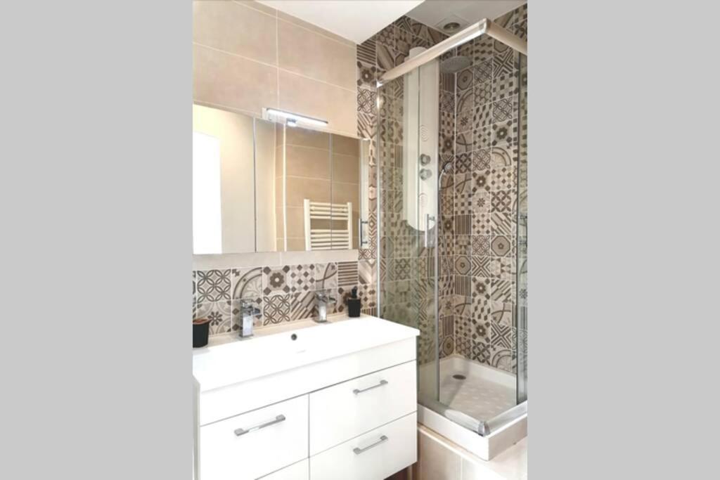 Les Etapes Chartraines Parking Wifi Jaccuzi Apartment Chartres Bagian luar foto